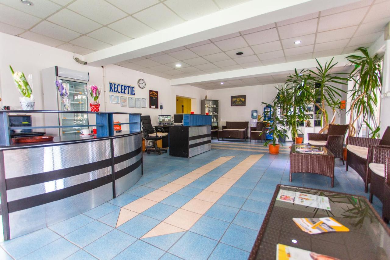 Hostel Horia Plopeni Exterior photo