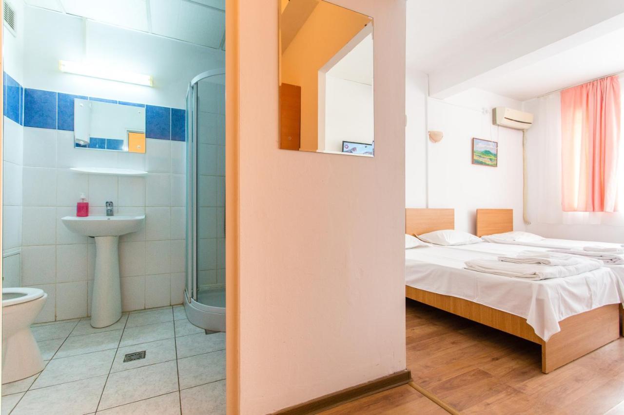 Hostel Horia Plopeni Exterior photo