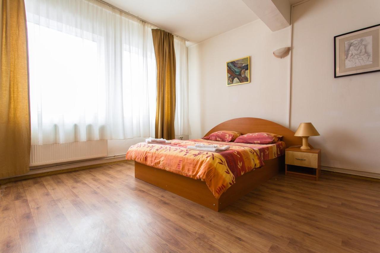 Hostel Horia Plopeni Exterior photo