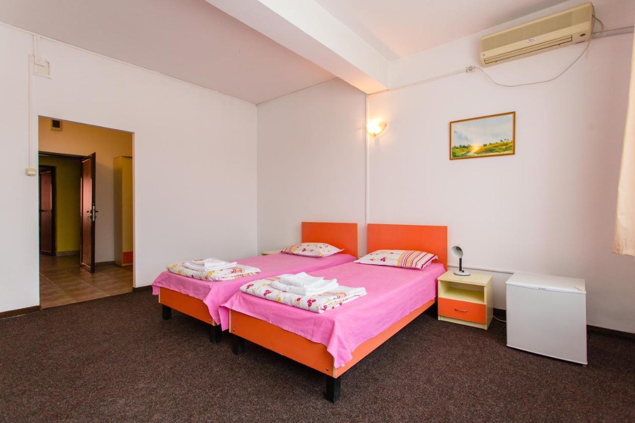 Hostel Horia Plopeni Exterior photo